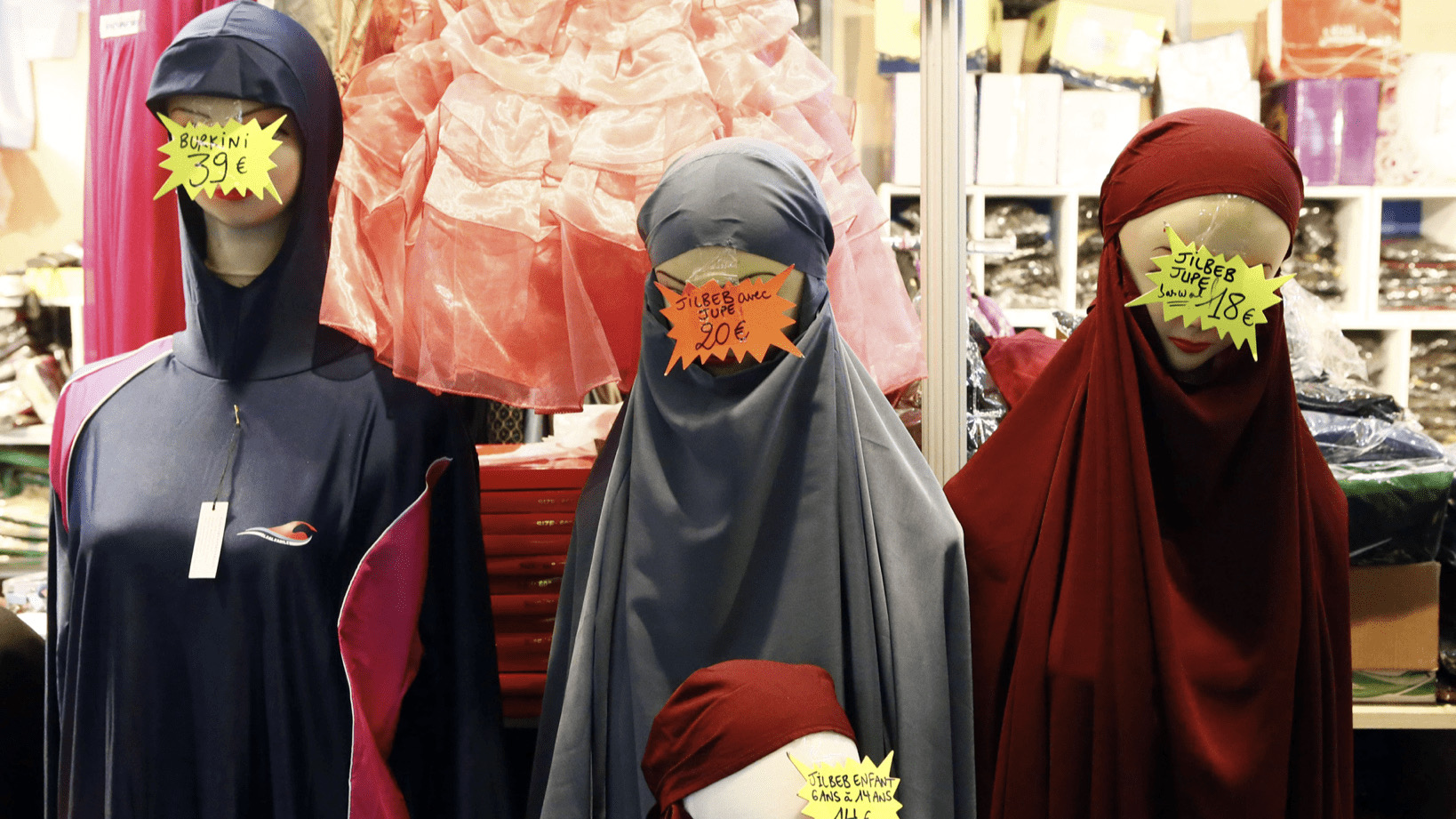 Islamo-Wokisme : Burkini, Abaya, Kamis et autres étendards anti-France