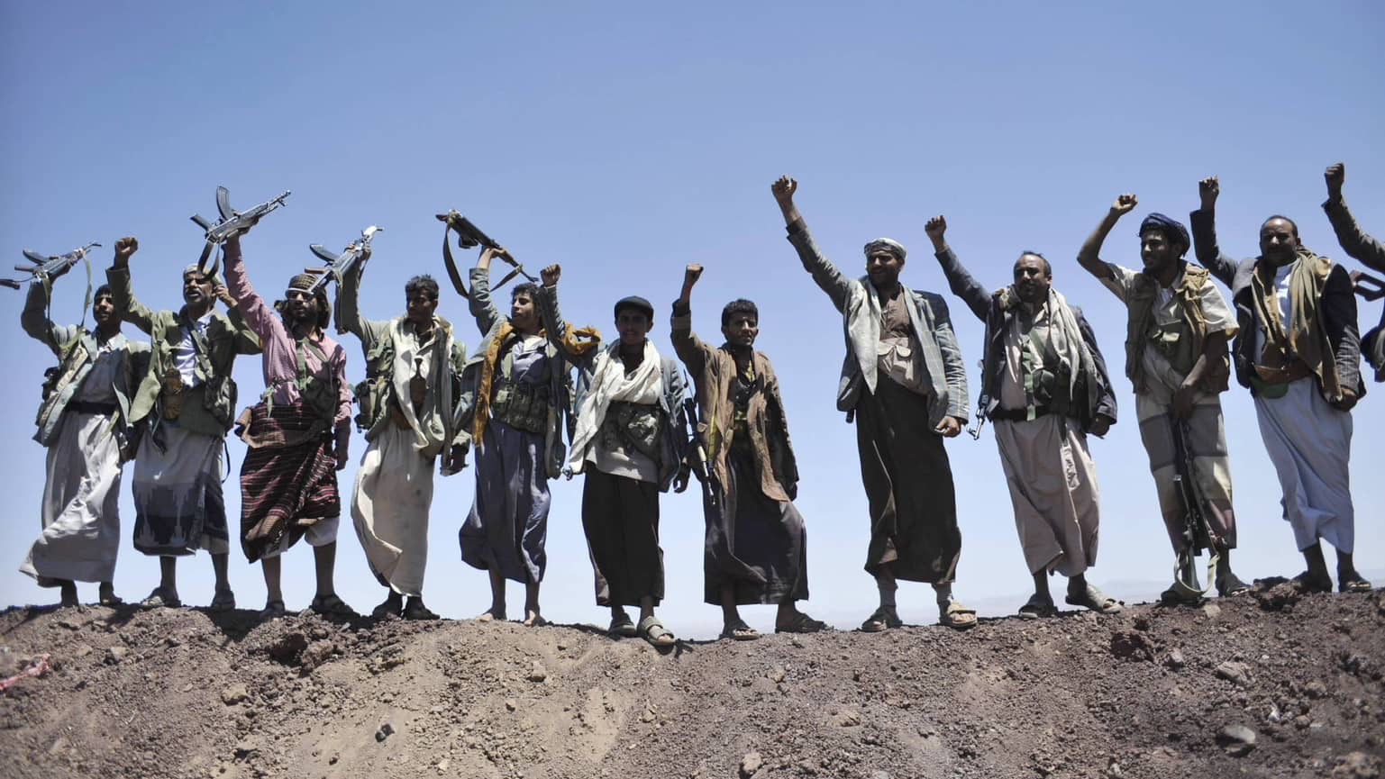 Qui sont les Houthis, ces obscurs rebelles qui perturbent le commerce international ?